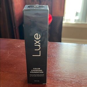 Luxe Color Changing Foundation, NEW, 02 Medium